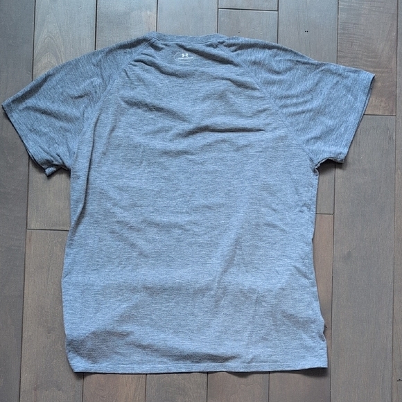 Under Armour Women's Medium T-Shirt - Picture 5 of 6